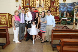 fotógrafo en Iglesia en el distrito de Santiago de Surco, Perú